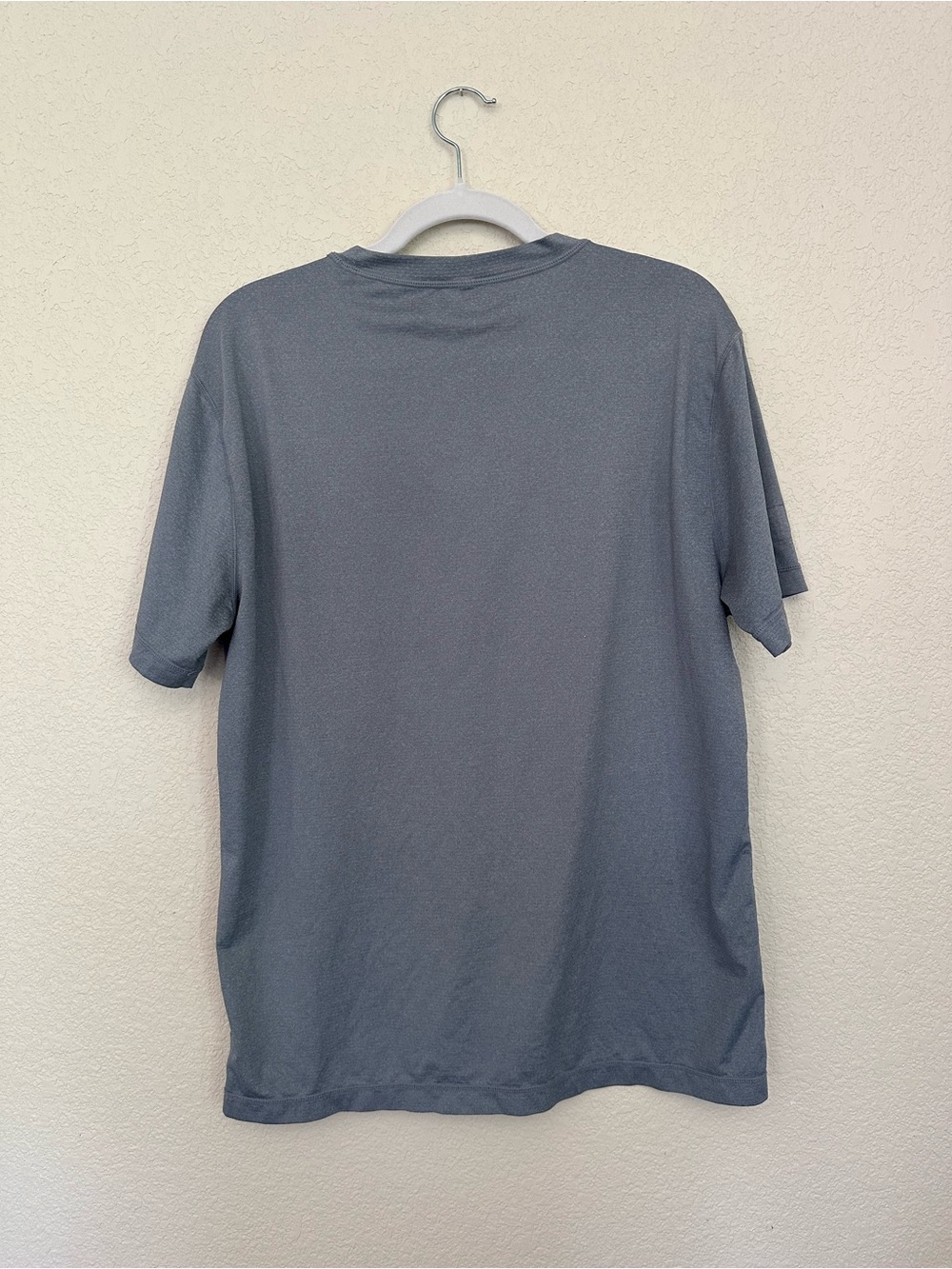 Vuori Men's Tradewind Performance Pocket Tee Slate Blue Size Medium - Picture 6 of 9